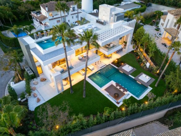 🏡 SOLD: Spectacular Modern Villa in Nueva Andalucia 🏖️✨