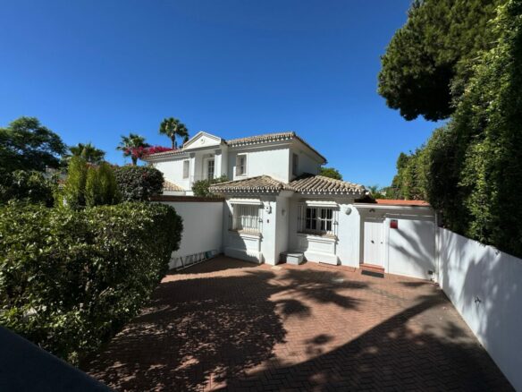 🏡 Marbella Hillside – Classic Andalucian Villa for Rent 🌄