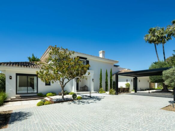  🏡 SOLD – Nueva Andalucia – Modern Turnkey Villa – 1st Line Golf