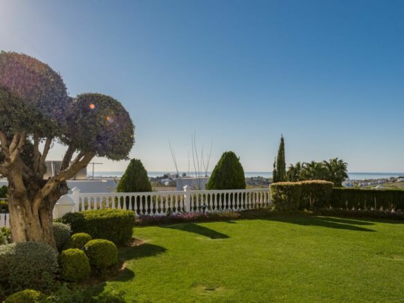 🏡 Investment Opportunity – Classic Villa  in La Alqueria Benahavis – Sea Views