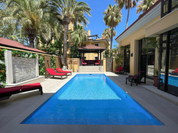 🏝️ Exclusive Thai-Style Villa in Bahia de Banús – For Rent & Sale 🏡 Near Beach & Port