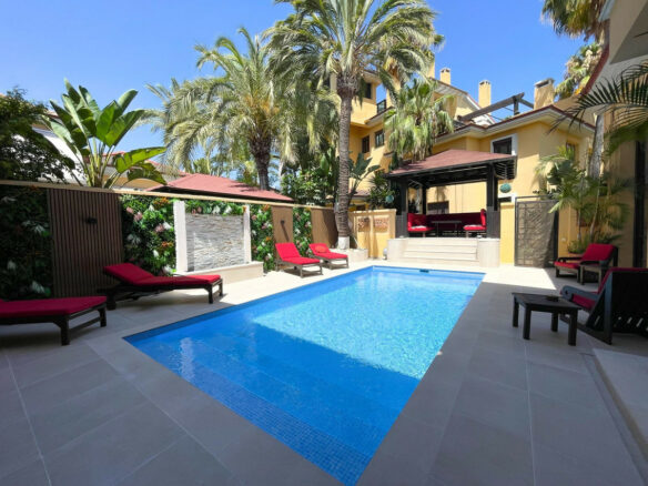 🏝️ Exclusive Thai-Style Villa in Bahia de Banús – For Rent & Sale 🏡 Near Beach & Port