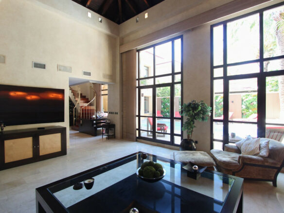 🏝️ Exclusive Thai-Style Villa in Bahia de Banús – For Rent & Sale 🏡 Near Beach & Port