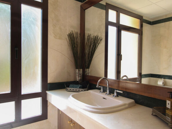🏝️ Exclusive Thai-Style Villa in Bahia de Banús – For Rent & Sale 🏡 Near Beach & Port