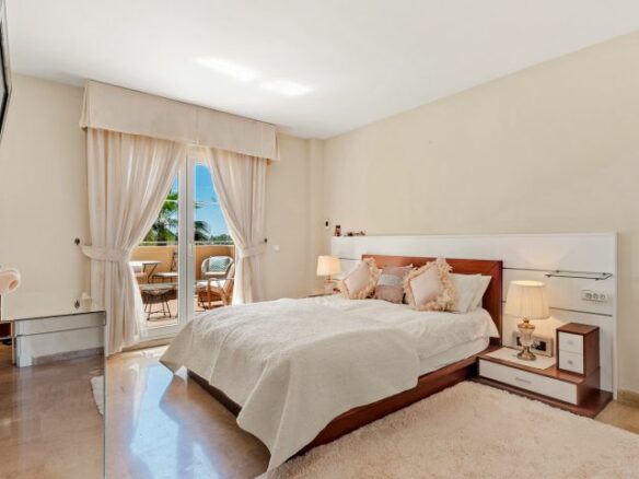 🏡 For Sale: Exclusive Sea & Mountain View Apartment in Cumbres del Rodeo, Nueva Andalucía 🏞️