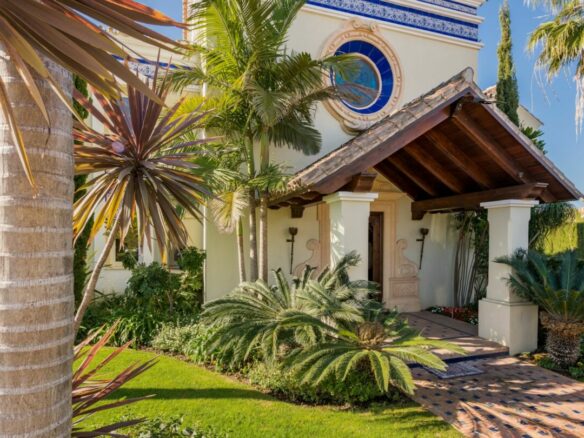 🏡 Investment Opportunity – Classic Villa  in La Alqueria Benahavis – Sea Views