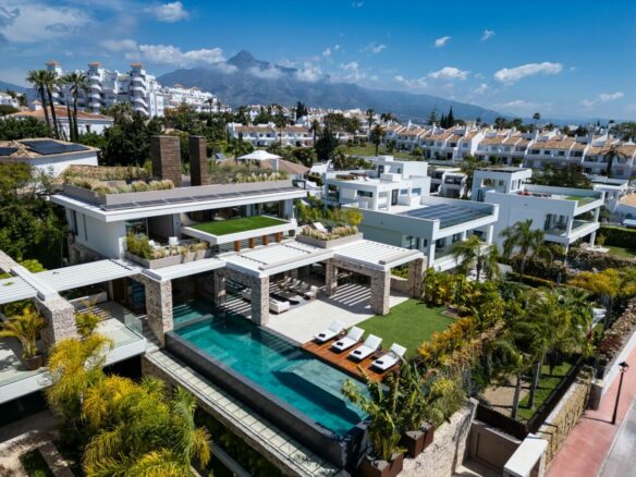 For Sale  – 🌟Nueva Andalucia – 2 x Modern villas – Near Puerto Banus