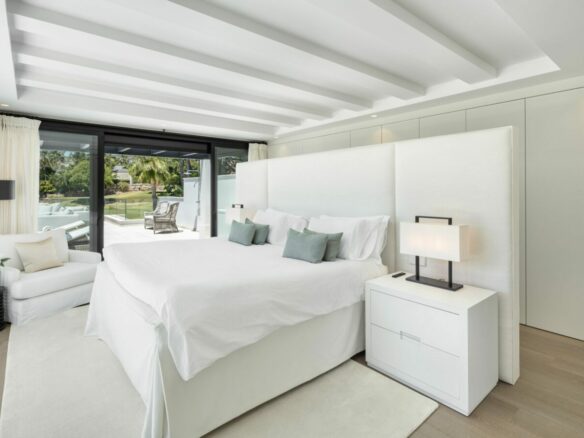  🏡 SOLD – Nueva Andalucia – Modern Turnkey Villa – 1st Line Golf