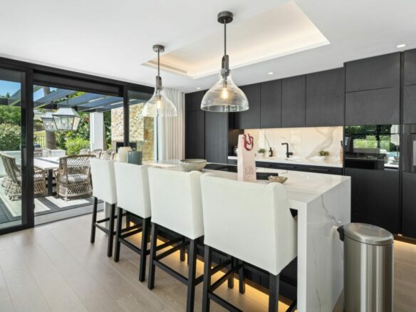  🏡 SOLD – Nueva Andalucia – Modern Turnkey Villa – 1st Line Golf