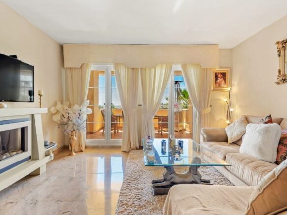🏡 For Sale: Exclusive Sea & Mountain View Apartment in Cumbres del Rodeo, Nueva Andalucía 🏞️