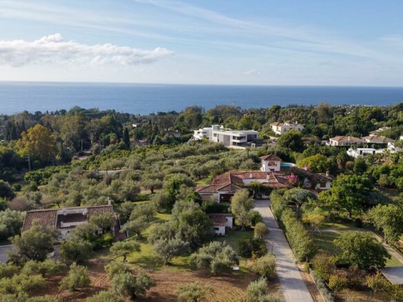 Golden Mile (Marbella) – Large Plot for sale with Seaviews