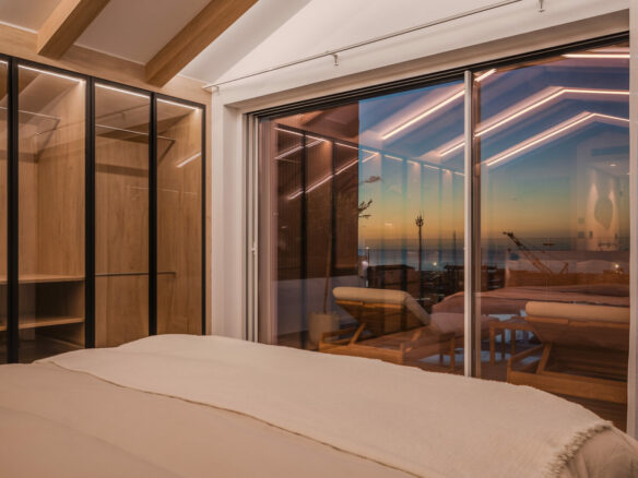✨For Sale: Turnkey Frontline Duplex Penthouse in Puerto Banús 🌊🏝️