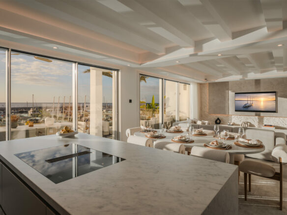 ✨For Sale: Turnkey Frontline Duplex Penthouse in Puerto Banús 🌊🏝️