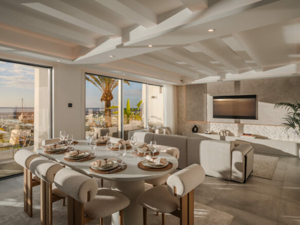 ✨For Sale: Turnkey Frontline Duplex Penthouse in Puerto Banús 🌊🏝️