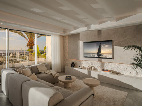 ✨For Sale: Turnkey Frontline Duplex Penthouse in Puerto Banús 🌊🏝️