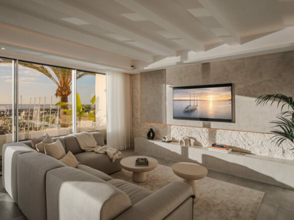 ✨For Sale: Turnkey Frontline Duplex Penthouse in Puerto Banús 🌊🏝️