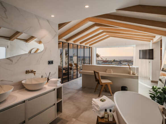 ✨For Sale: Turnkey Frontline Duplex Penthouse in Puerto Banús 🌊🏝️