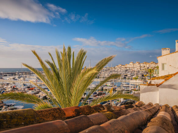 ✨For Sale: Turnkey Frontline Duplex Penthouse in Puerto Banús 🌊🏝️