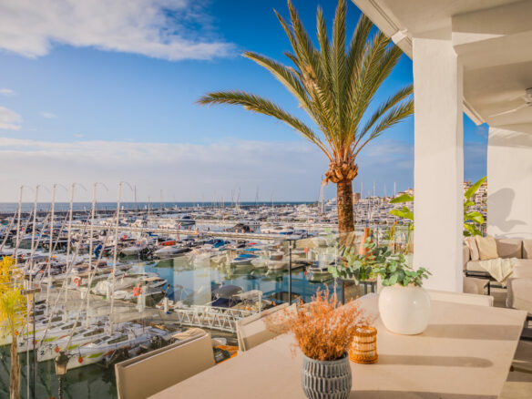 ✨For Sale: Turnkey Frontline Duplex Penthouse in Puerto Banús 🌊🏝️