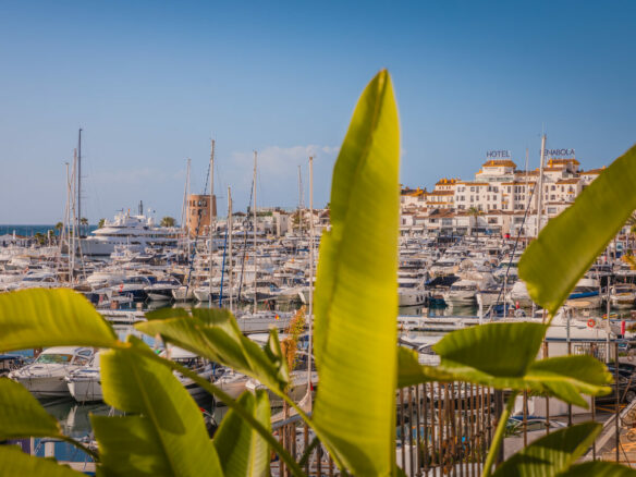 ✨For Sale: Turnkey Frontline Duplex Penthouse in Puerto Banús 🌊🏝️