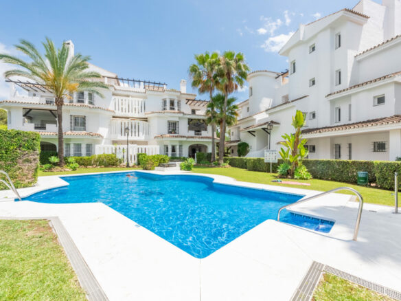 Reserved –  Penthouse for sale 🏷 Best Deal in Los Naranjos de Marbella