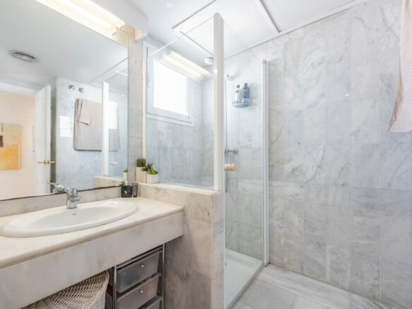 Reserved –  Penthouse for sale 🏷 Best Deal in Los Naranjos de Marbella