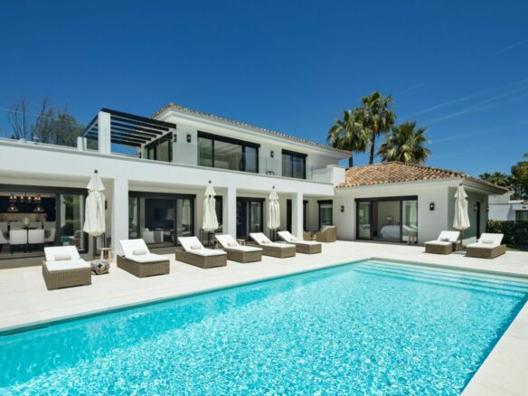  🏡 SOLD – Nueva Andalucia – Modern Turnkey Villa – 1st Line Golf