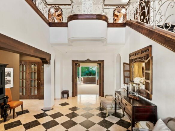 🏡 Investment Opportunity – Classic Villa  in La Alqueria Benahavis – Sea Views