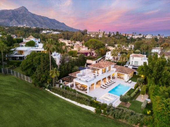  🏡 SOLD – Nueva Andalucia – Modern Turnkey Villa – 1st Line Golf