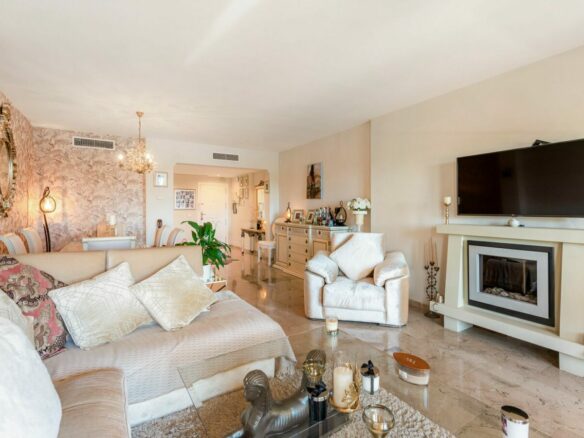 🏡 For Sale: Exclusive Sea & Mountain View Apartment in Cumbres del Rodeo, Nueva Andalucía 🏞️
