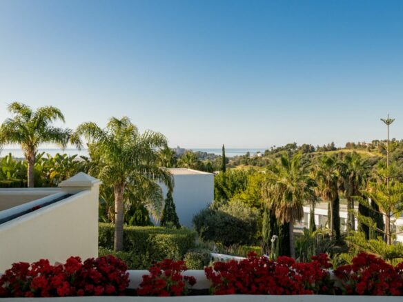 🏡 Investment Opportunity – Classic Villa  in La Alqueria Benahavis – Sea Views