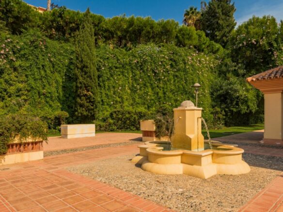 🏡 For Sale: Exclusive Sea & Mountain View Apartment in Cumbres del Rodeo, Nueva Andalucía 🏞️