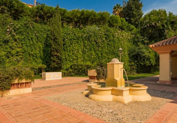 🏡 For Sale: Exclusive Sea & Mountain View Apartment in Cumbres del Rodeo, Nueva Andalucía 🏞️