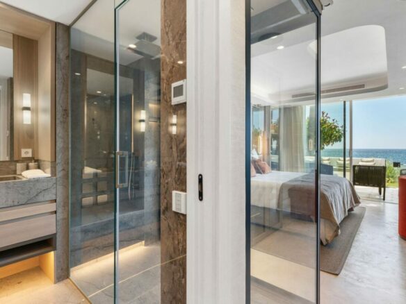 🏠 For Sale – Frontline Beach Apartment in Puente Romano 🌊 | Perfect Sea Views & Turnkey