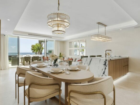 🏠 For Sale – Frontline Beach Apartment in Puente Romano 🌊 | Perfect Sea Views & Turnkey