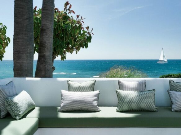 🏠 For Sale – Frontline Beach Apartment in Puente Romano 🌊 | Perfect Sea Views & Turnkey