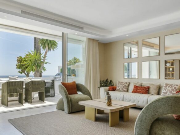 🏠 For Sale – Frontline Beach Apartment in Puente Romano 🌊 | Perfect Sea Views & Turnkey
