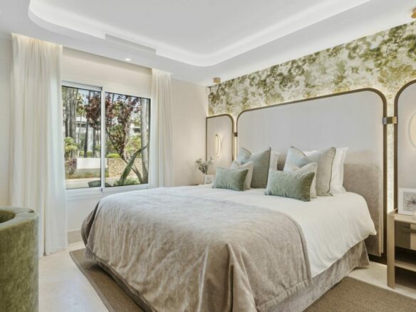 🏠 For Sale – Frontline Beach Apartment in Puente Romano 🌊 | Perfect Sea Views & Turnkey