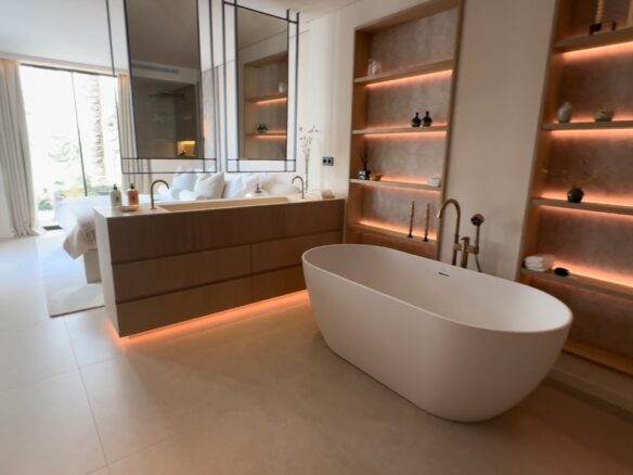 Reduced – For sale – Spectacular  new frontline golf villa! 🏌️‍♂️🏖️ Nueva Andalucia -Marbella