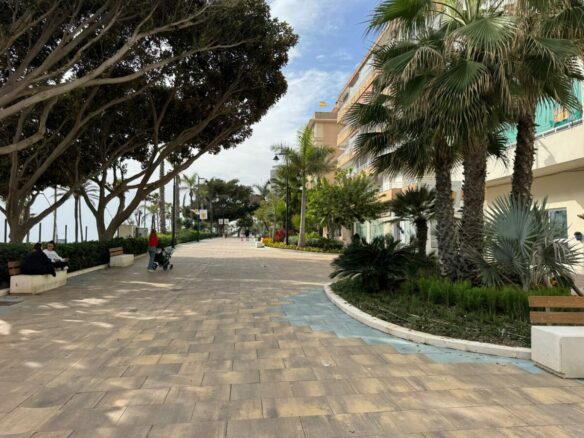 🌟 Fantastic 3B Beachfront Apartment in the Heart of Estepona 🏖️✨