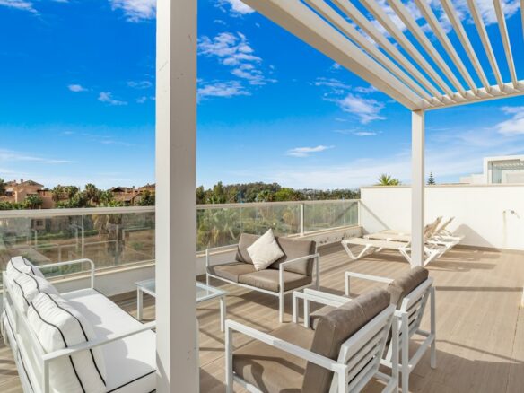 🏡 SOLD: Modern 3B Penthouse with Stunning Views 🌅  📍 Jade Beach, San Pedro