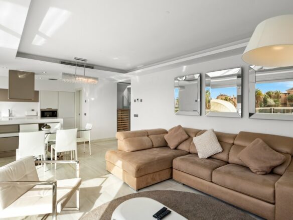 🏡 SOLD: Modern 3B Penthouse with Stunning Views 🌅  📍 Jade Beach, San Pedro