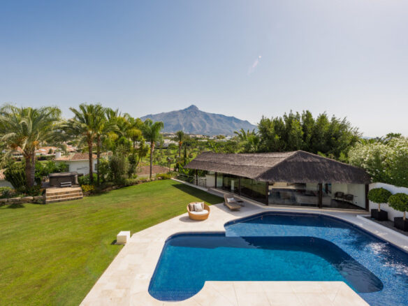 For sale 🏡 Luxury Villa for Sale in Las Brisas, Nueva Andalucía, Marbella 🌟
