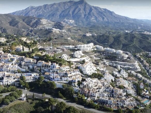 For sale – Luxury Homes – La Heredia, Los Arqueros 🌳 Monte Halcones🌟 La Quinta ⛳, 🌳 El Herrojo,🌟 Prime Locations in Benahavis ✨