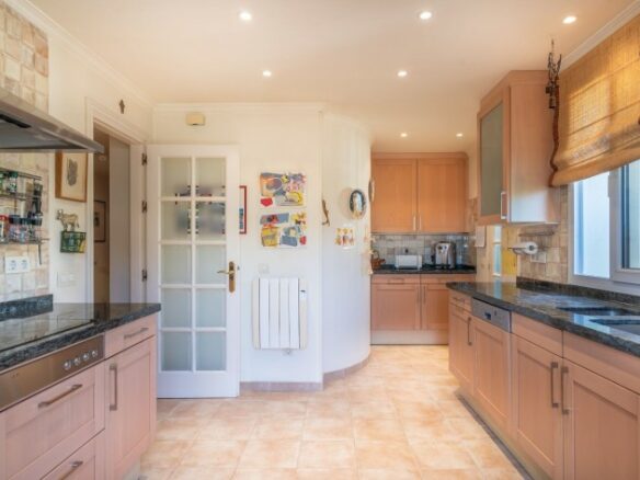For sale ✨ Nueva Andalucia  3-Bedroom Duplex Penthouse in the Highly Desirable Las Alamandas ✨
