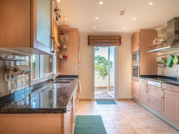 For sale ✨ Nueva Andalucia  3-Bedroom Duplex Penthouse in the Highly Desirable Las Alamandas ✨