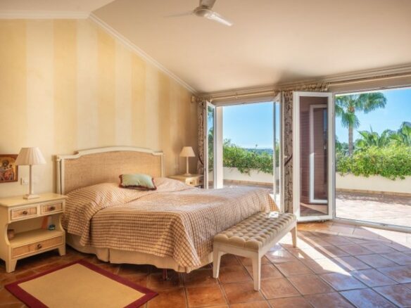 For sale ✨ Nueva Andalucia  3-Bedroom Duplex Penthouse in the Highly Desirable Las Alamandas ✨