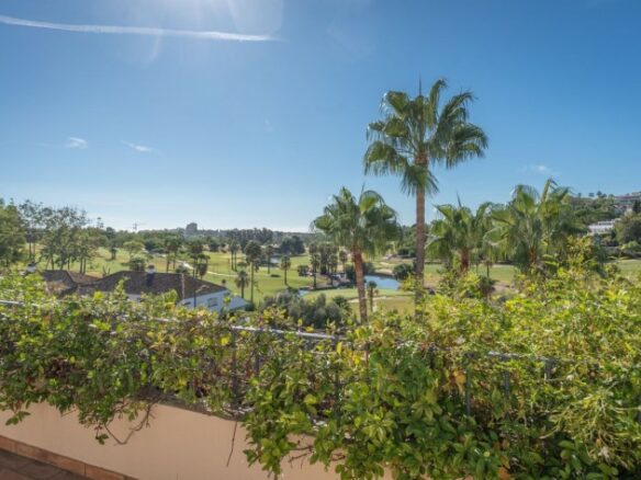 For sale ✨ Nueva Andalucia  3-Bedroom Duplex Penthouse in the Highly Desirable Las Alamandas ✨