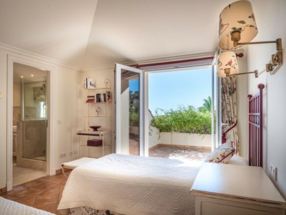 For sale ✨ Nueva Andalucia  3-Bedroom Duplex Penthouse in the Highly Desirable Las Alamandas ✨