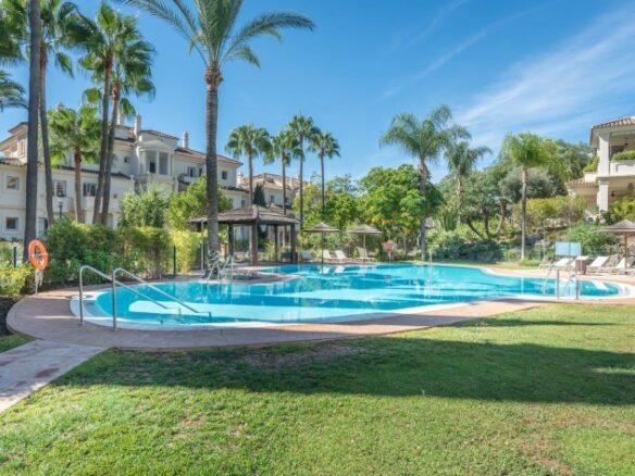 For sale ✨ Nueva Andalucia  3-Bedroom Duplex Penthouse in the Highly Desirable Las Alamandas ✨